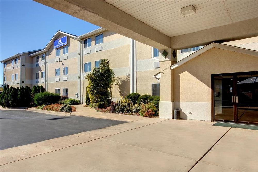 Americas Best Value Inn And Suites Saint Charles Buitenkant foto