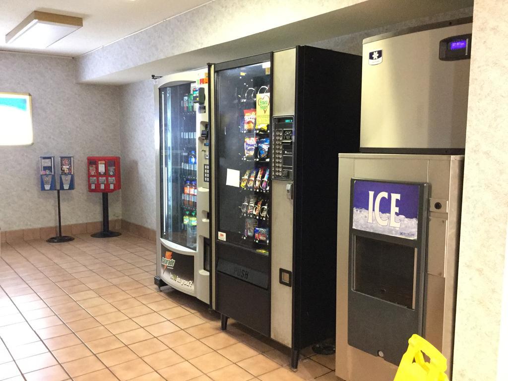 Americas Best Value Inn And Suites Saint Charles Buitenkant foto