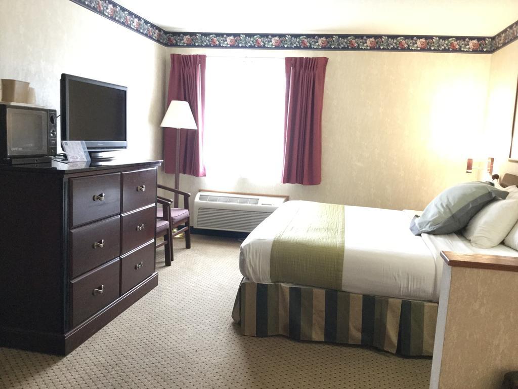 Americas Best Value Inn And Suites Saint Charles Buitenkant foto