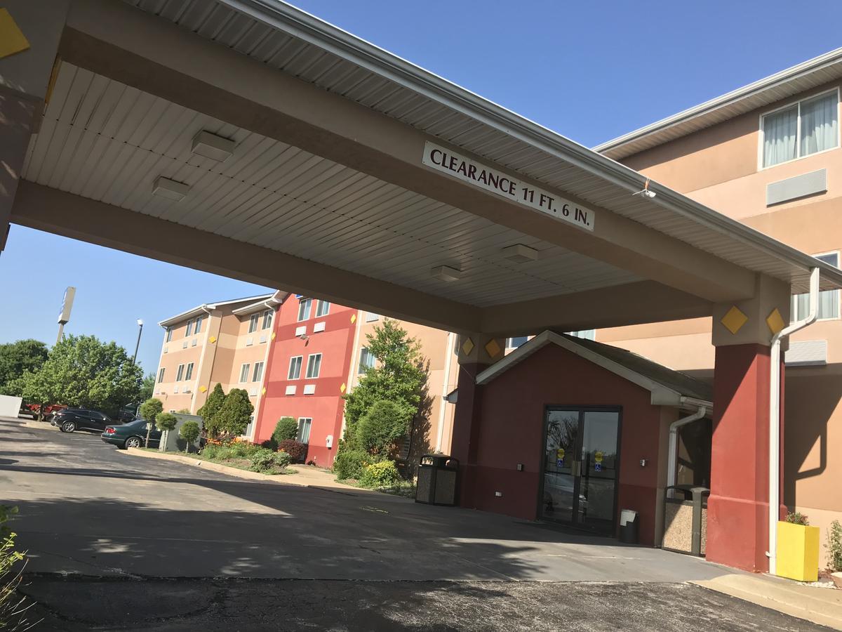 Americas Best Value Inn And Suites Saint Charles Buitenkant foto