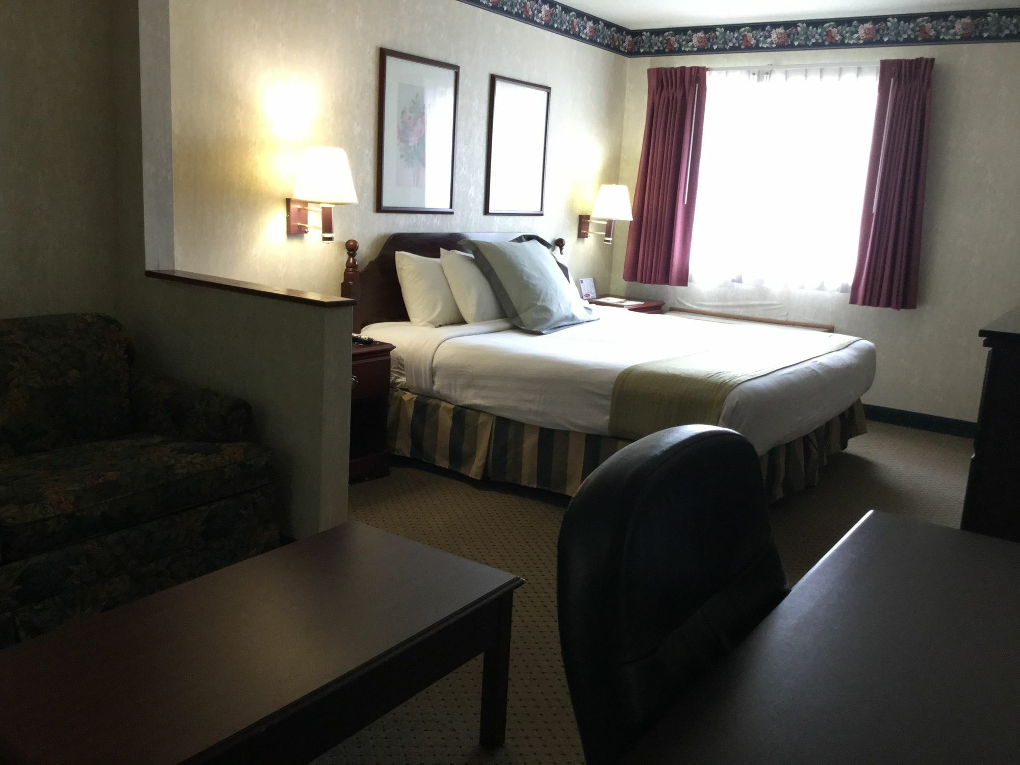 Americas Best Value Inn And Suites Saint Charles Buitenkant foto