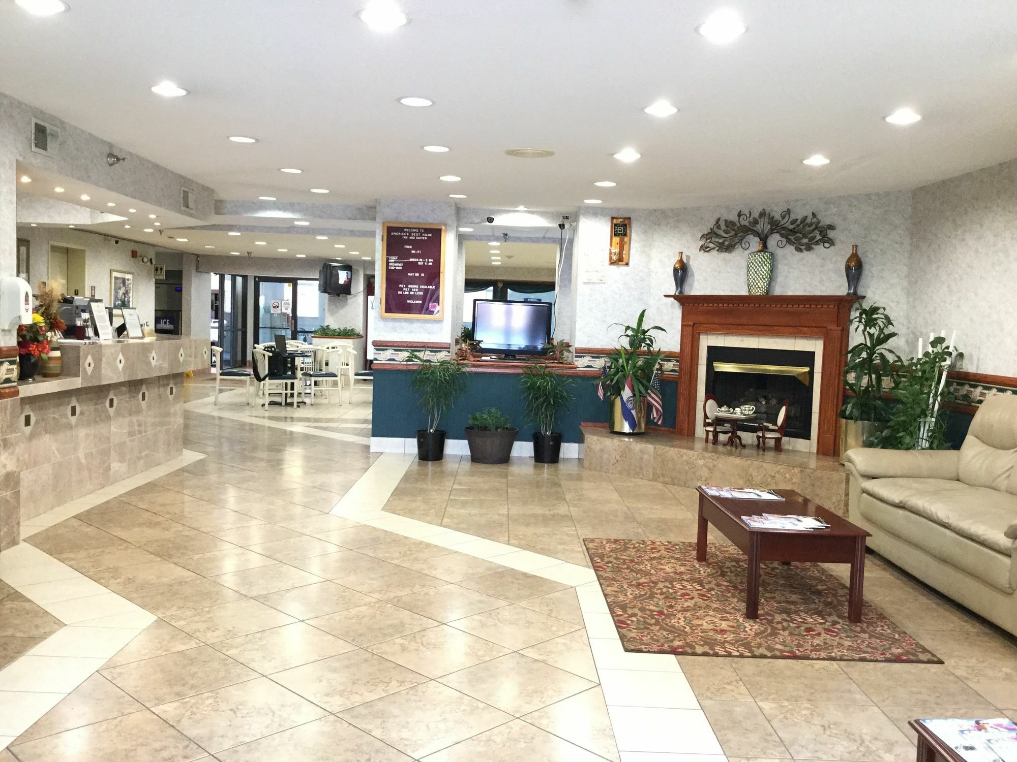 Americas Best Value Inn And Suites Saint Charles Buitenkant foto